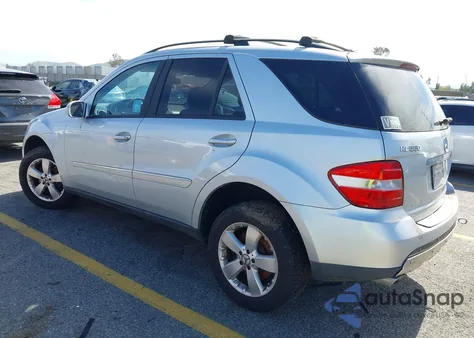2006 Mercedes-Benz Ml 500 4Matic z USA, uszkodzony, nr VIN 4JGBB75E16A081153